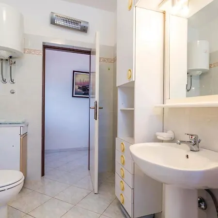 2 Bedroom In 아파트 Viskovo