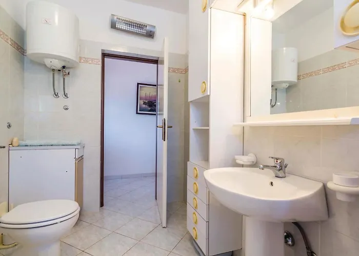 2 Bedroom In アパート Viskovo