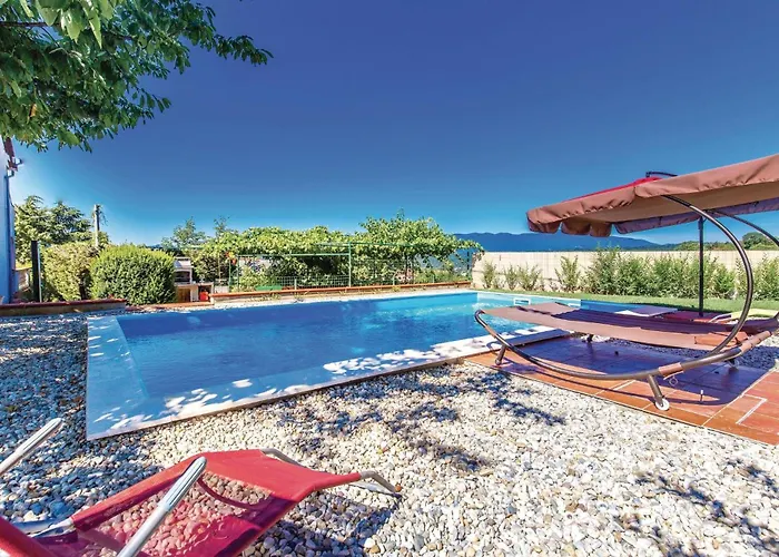 2 Bedroom In Appartamento Viskovo